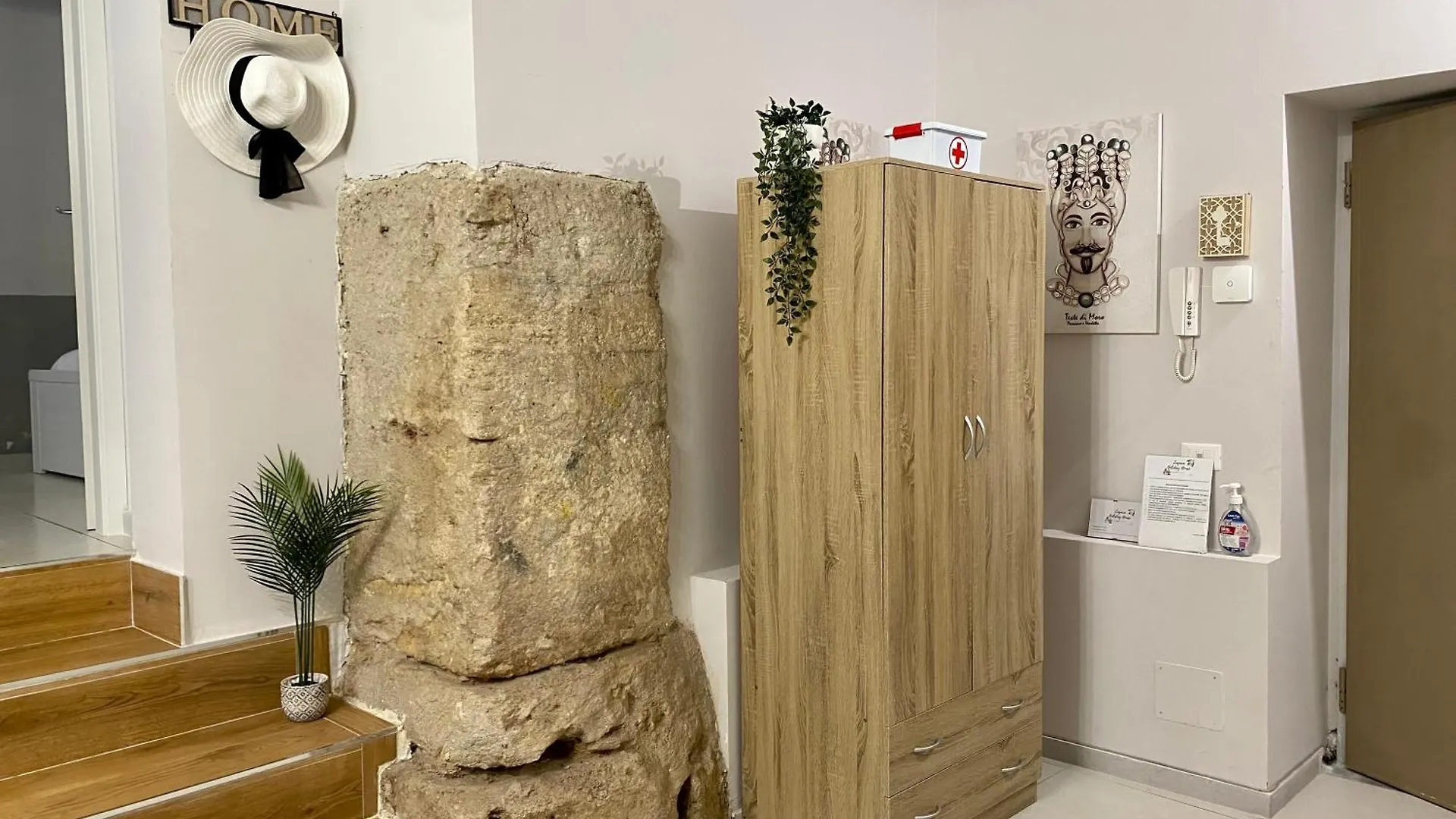 Cozy Apartment Near Palermo Cathedral 0*,  이탈리아